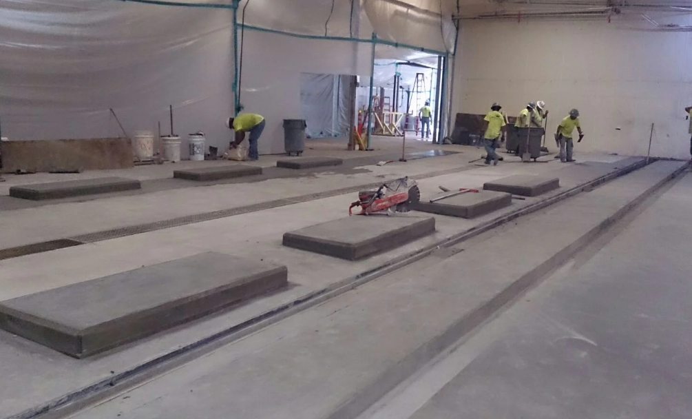 Concrete pour coordination — pump truck and finishing team (20)